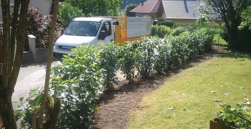 Photo de l'entretien d'un jardin en Savoie