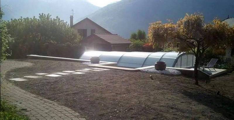Photo de l'aménagement paysager autour d'une piscine - Yann CORDIER Paysagiste en savoie