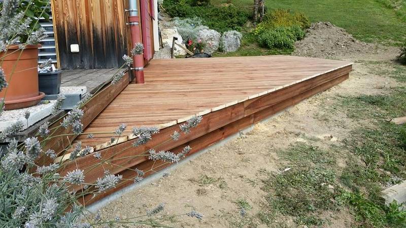 Photo de l'entretien paysager d'une terrasse en bois